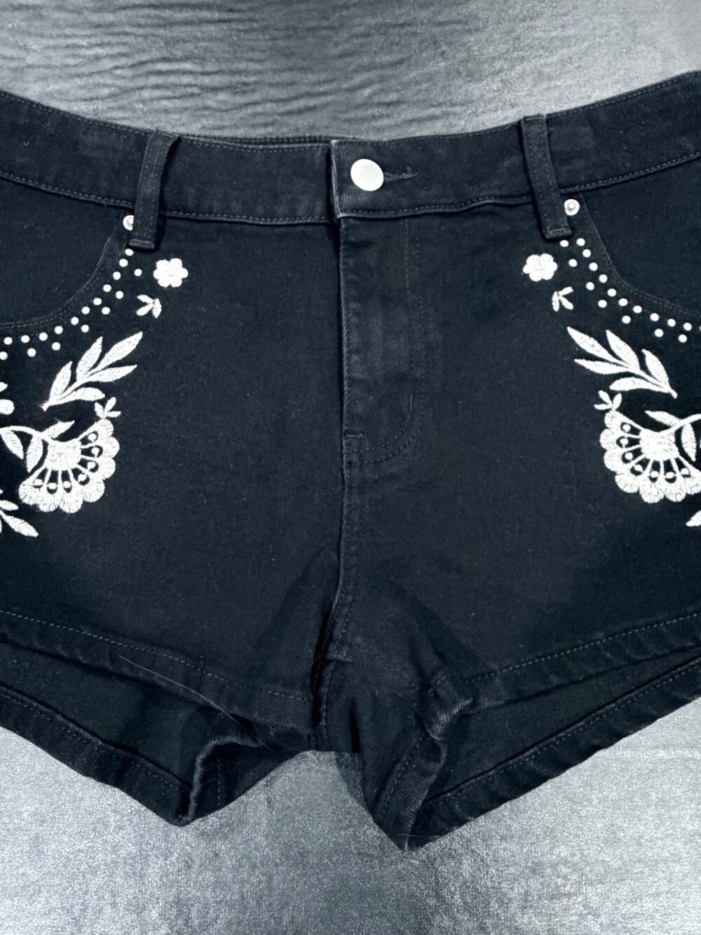 AQUA × Ava Phillippe Embroidery Studded Black Shorts - Size 27 / Like New (EUC) - Picture 5 of 10
